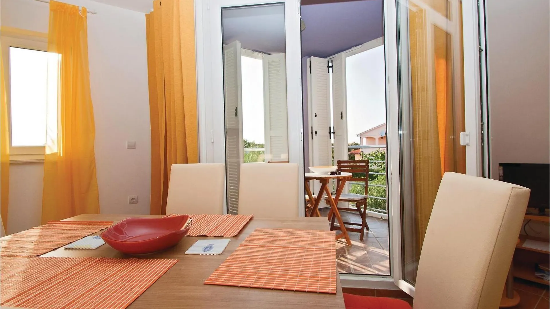 Amazing Apartment In Vodnjan With Kitchen